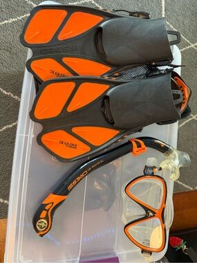 Cressi Women’s Snorkel Set Mask Snorkel & Fins Size 5–10 Orange Black NEW